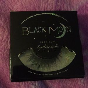 Black moon Aquarius lashes